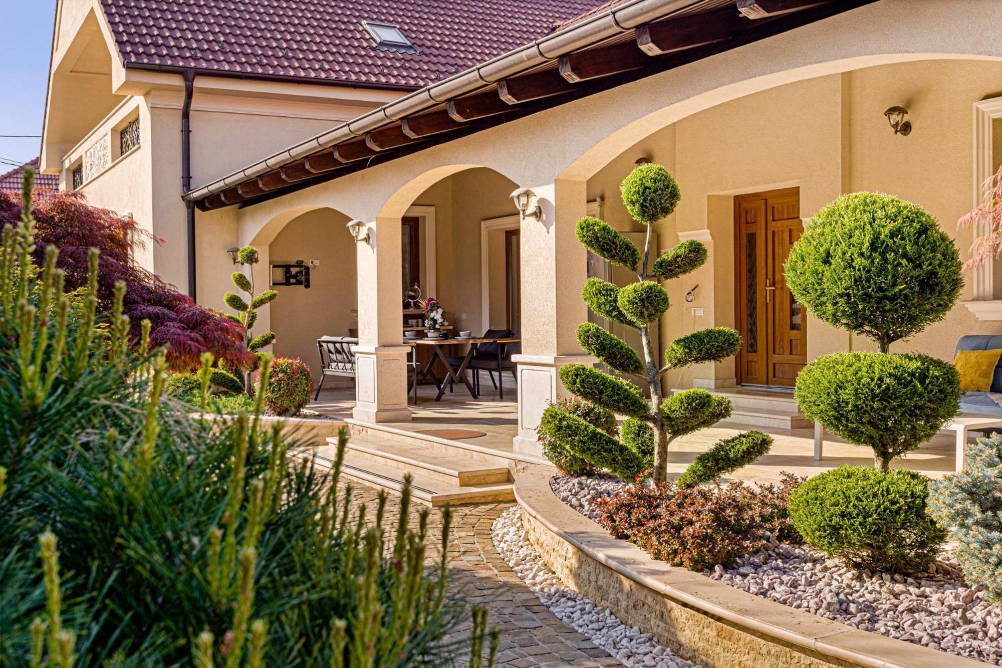 Sika Palladium Garden & Spa Central Apartment Arad Exterior photo